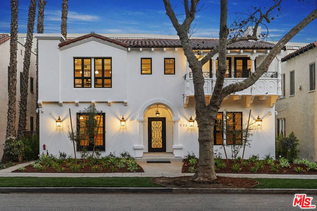 132 S Oakhurst DR #4, Beverly Hills, CA 90212