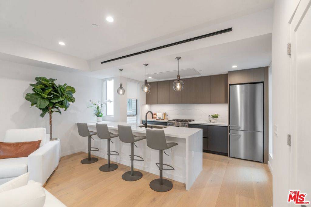 7156 Willoughby AVE, Los Angeles, CA 90046