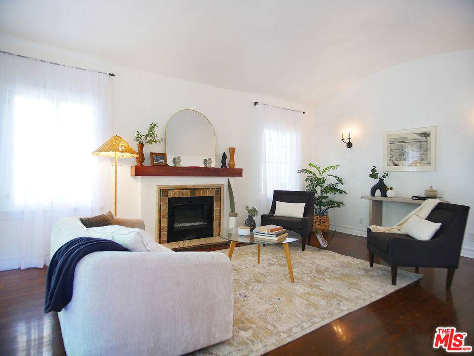 West Hollywood, CA 90046,7614 Romaine ST