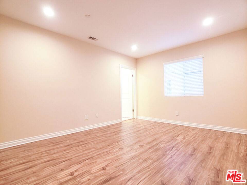 1142 S Mariposa AVE #1/2, Los Angeles, CA 90006