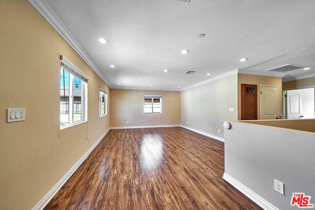 Los Angeles, CA 90006,1142 S Mariposa AVE #1/2