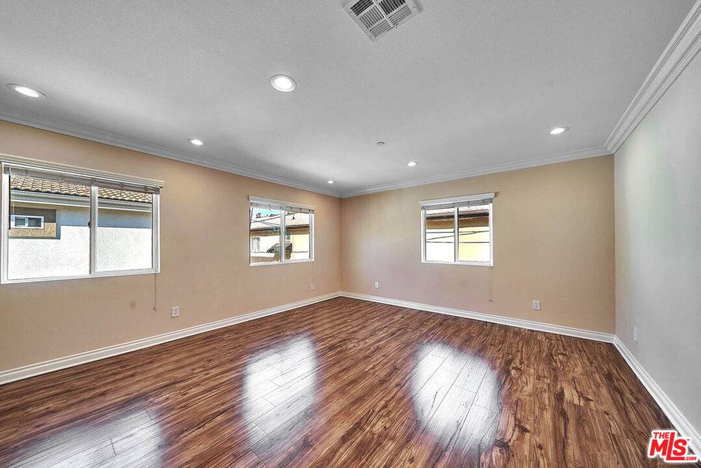 Los Angeles, CA 90006,1142 S Mariposa AVE #1/2