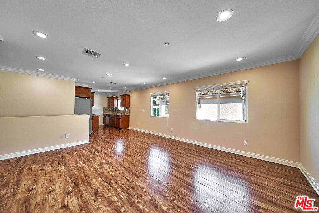 Los Angeles, CA 90006,1142 S Mariposa AVE #1/2