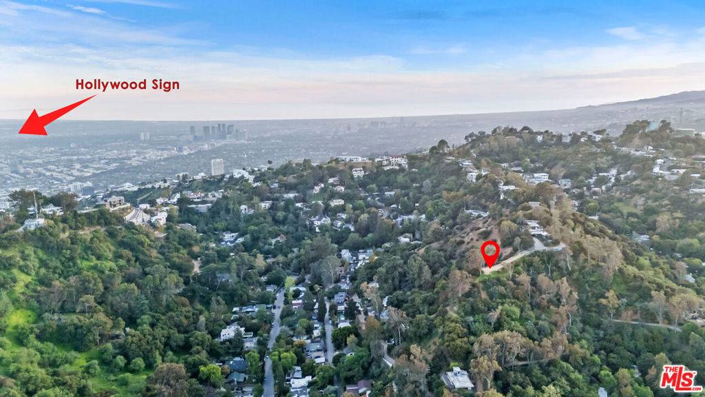Los Angeles, CA 90046,8815 Crescent DR