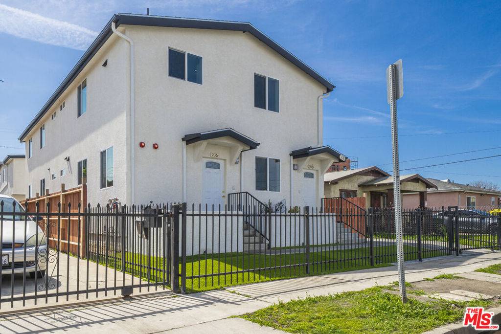 236 W 84th PL, Los Angeles, CA 90003