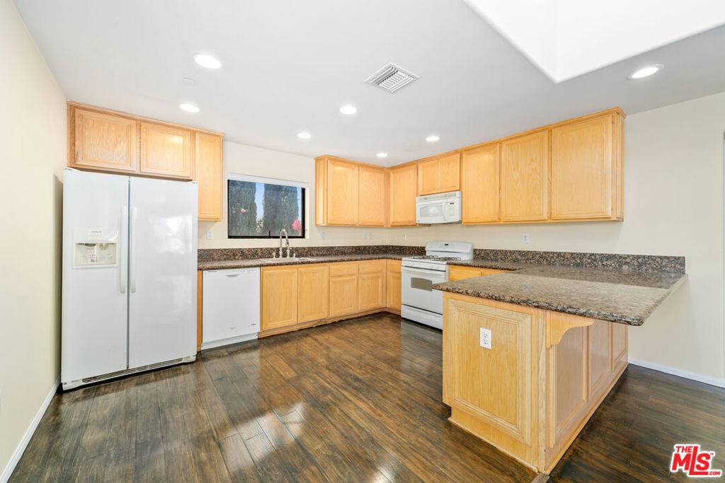 Reseda, CA 91335,6815 BAIRD AVE #6