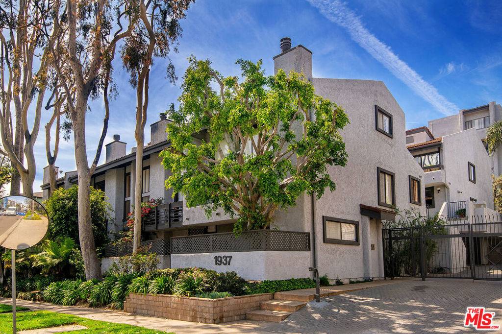 Los Angeles, CA 90025,1937 S Beverly Glen BLVD #47