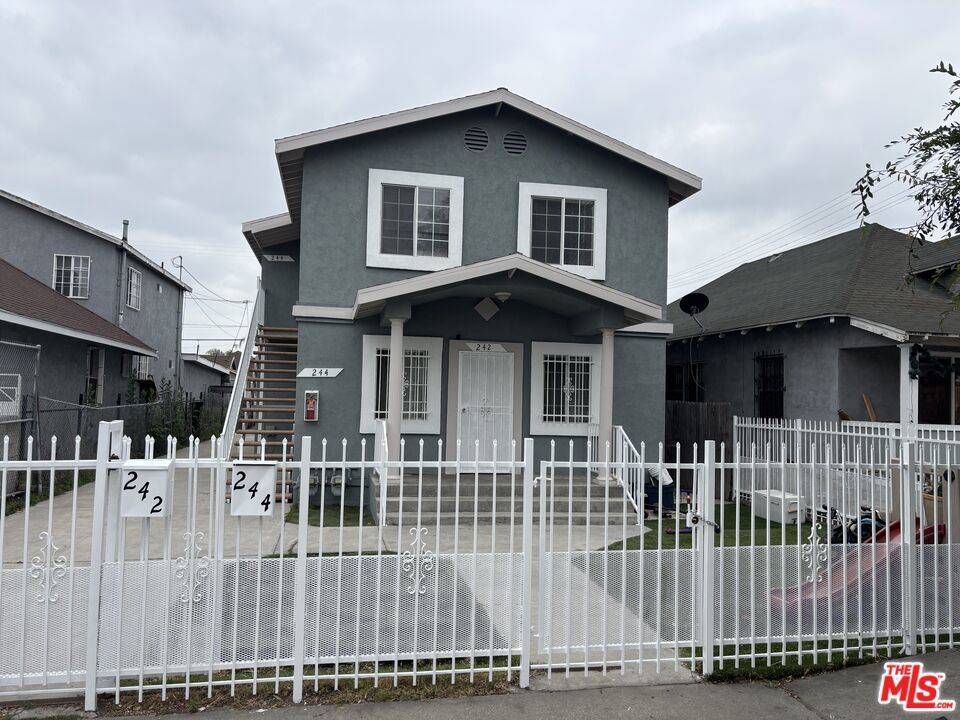 242 W 60th ST, Los Angeles, CA 90003