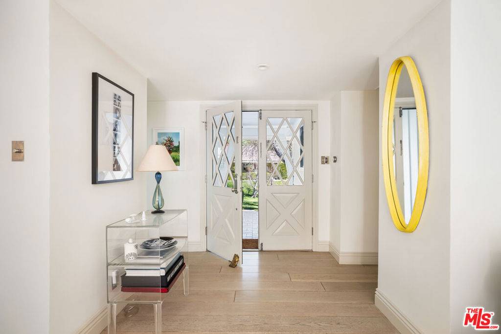 Beverly Hills, CA 90210,1801 San Ysidro DR