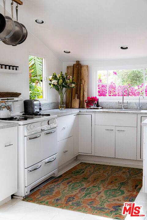 Los Angeles, CA 90026,1515 Murray CIR