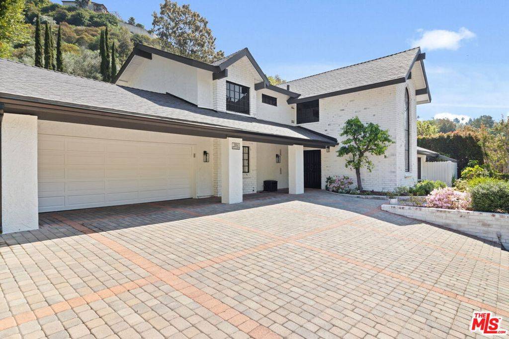 Los Angeles, CA 90077,1060 Chantilly RD