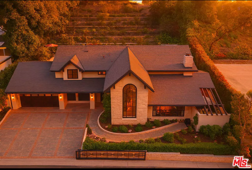 Los Angeles, CA 90077,1060 Chantilly RD