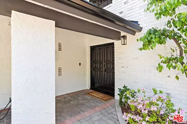 Los Angeles, CA 90077,1060 Chantilly RD