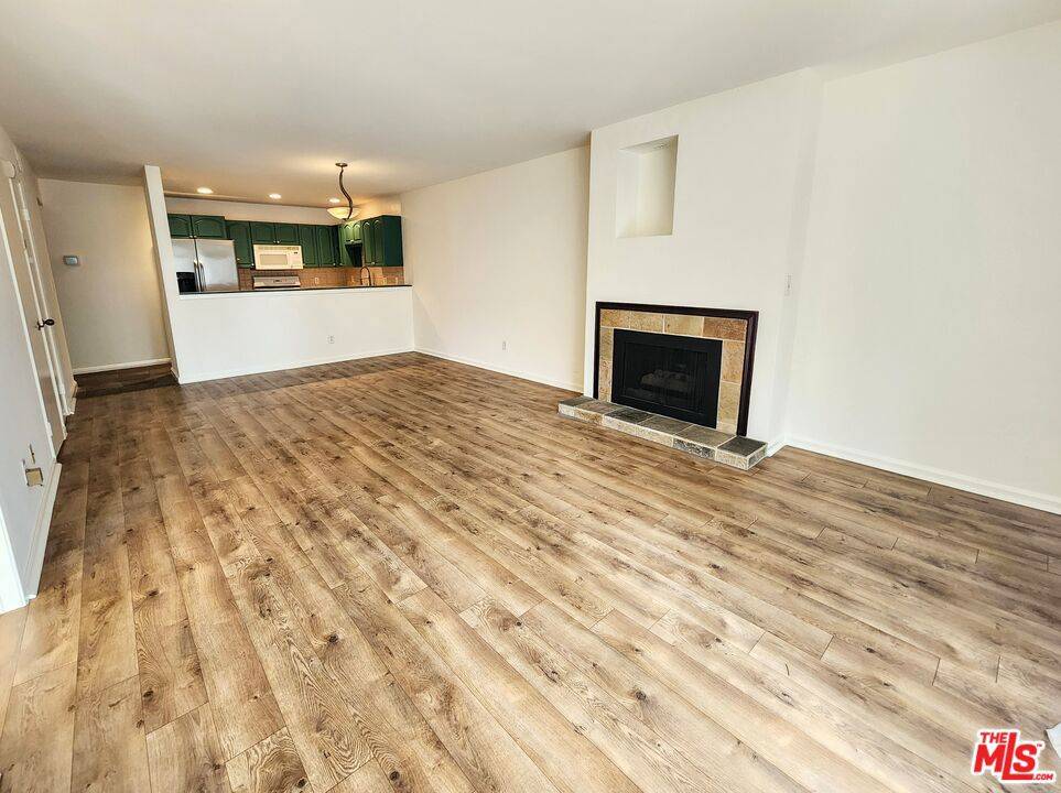 Los Angeles, CA 90068,1940 N Highland AVE #29