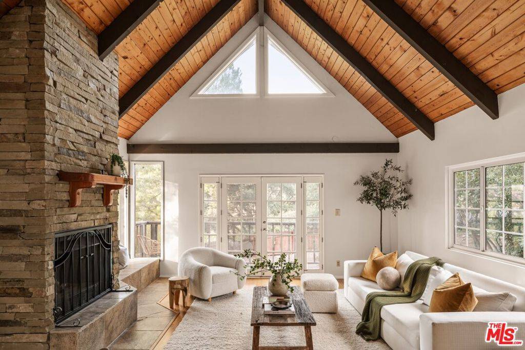 20500 Paradise LN, Topanga, CA 90290