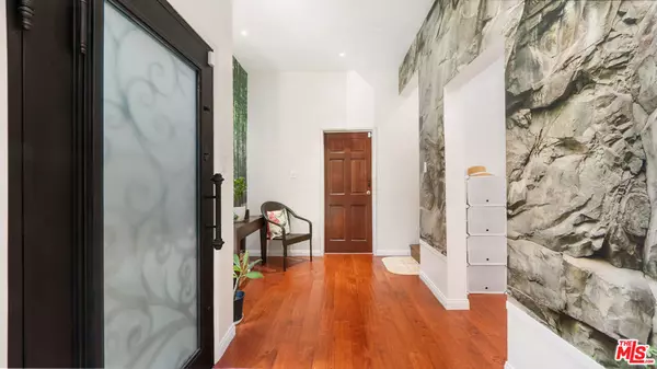 Los Angeles, CA 90065,2655 Saxon DR