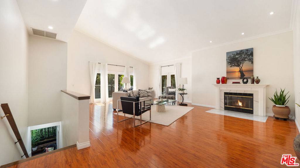 Los Angeles, CA 90065,2655 Saxon DR