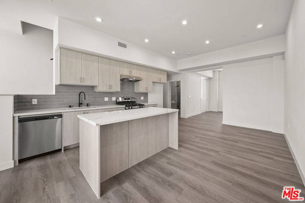 West Hollywood, CA 90046,1202 1/2 N Orange