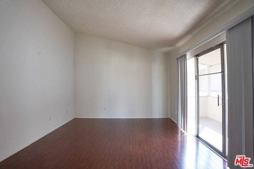 Tarzana, CA 91356,18444 Collins ST #14