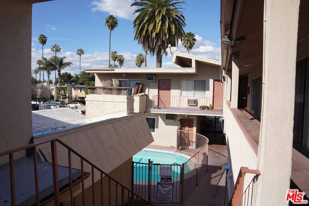 Tarzana, CA 91356,18444 Collins ST #14