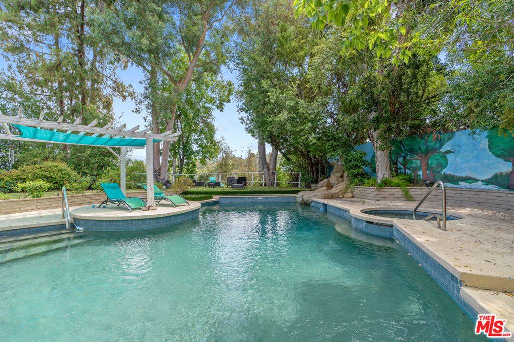4126 Ellenita AVE, Tarzana, CA 91356