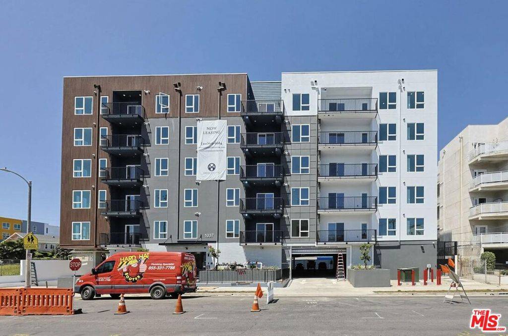 Los Angeles, CA 90006,1037 Dewey AVE #405