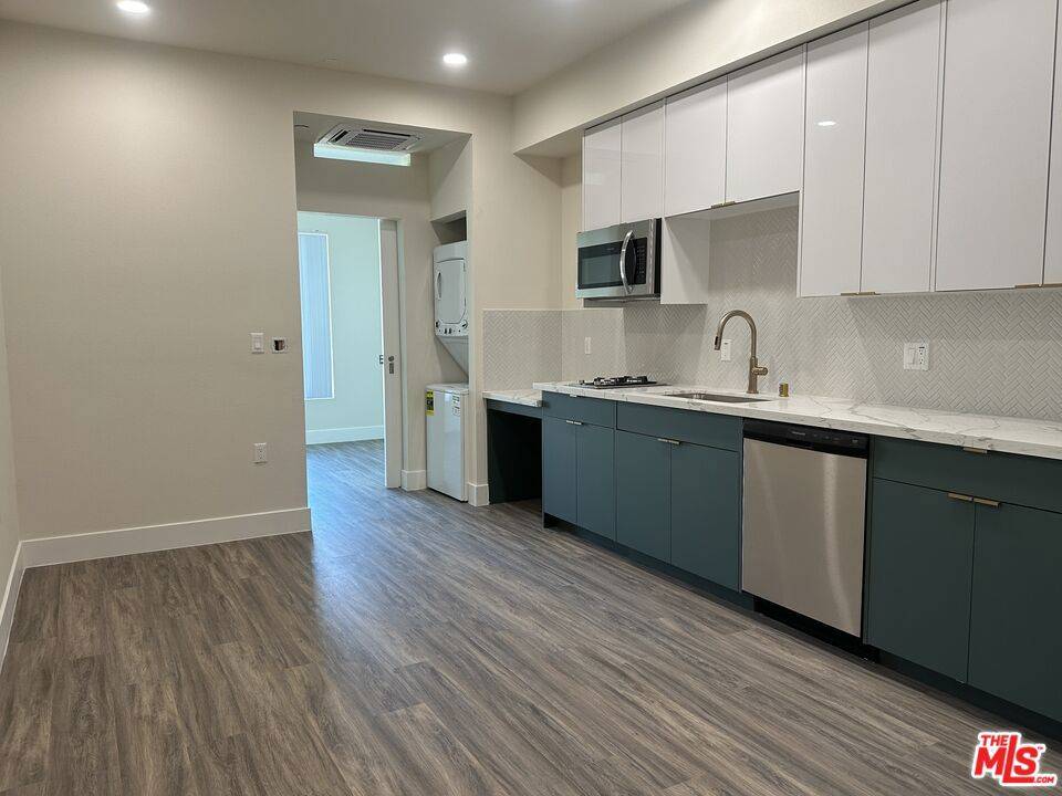 Los Angeles, CA 90006,1037 Dewey AVE #405