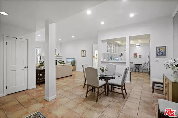 Los Angeles, CA 90049,11755 Montana AVE #103