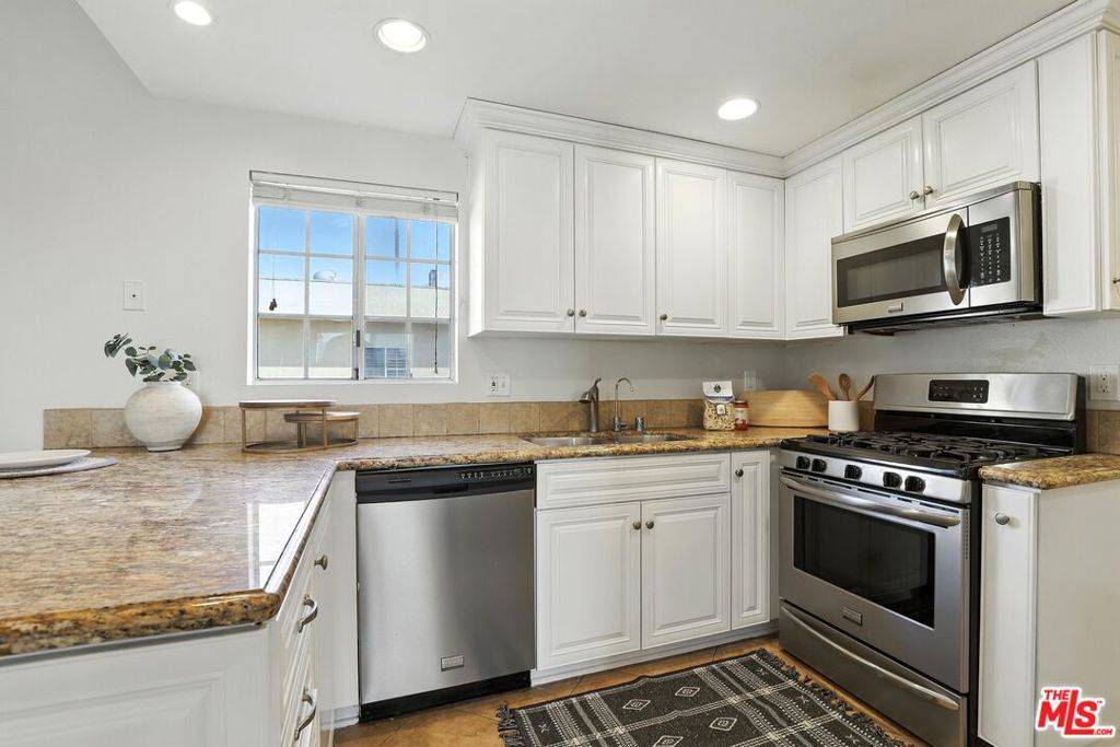 North Hollywood, CA 91602,11531 Riverside DR #308