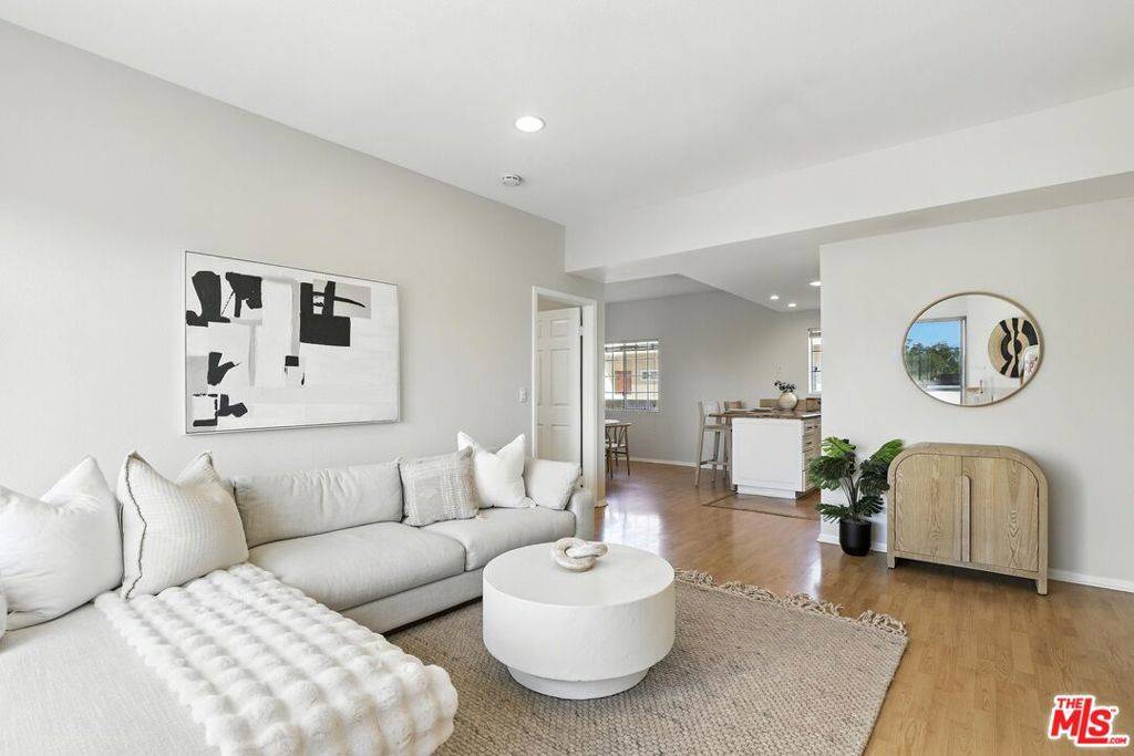 11531 Riverside DR #308, North Hollywood, CA 91602