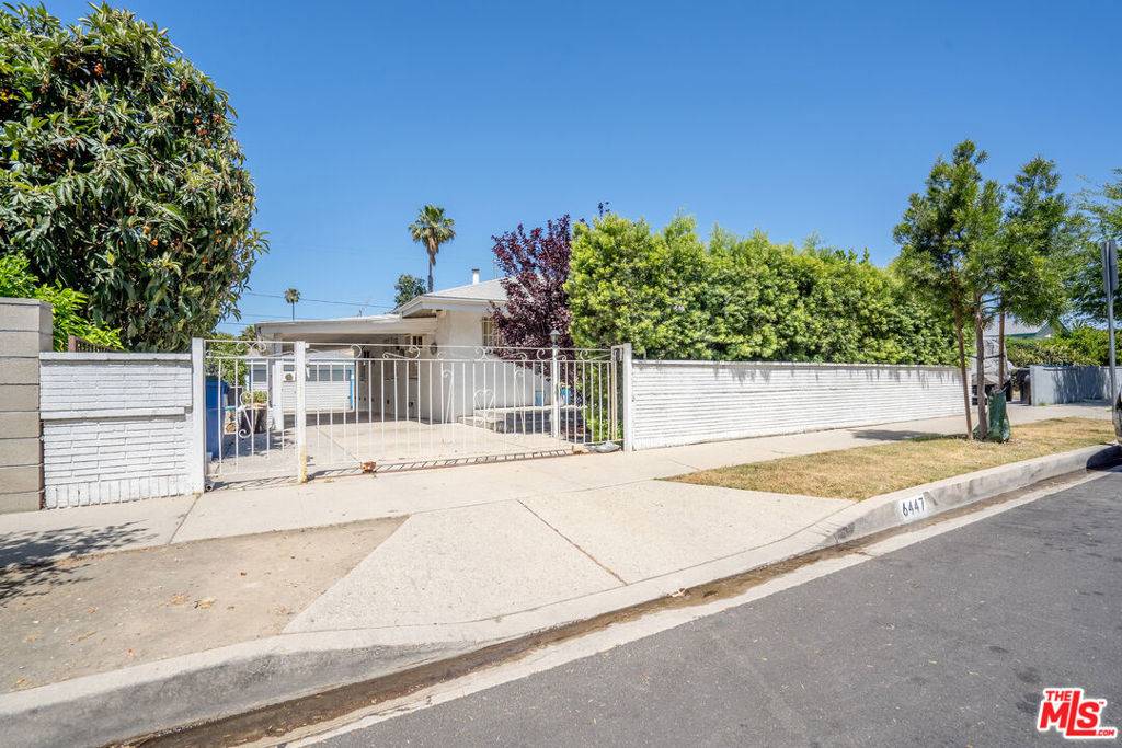 6447 Whitsett AVE, North Hollywood, CA 91606
