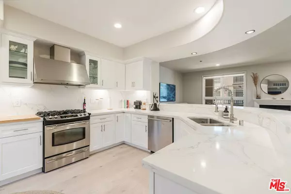 Playa Vista, CA 90094,13031 Villosa PL #102