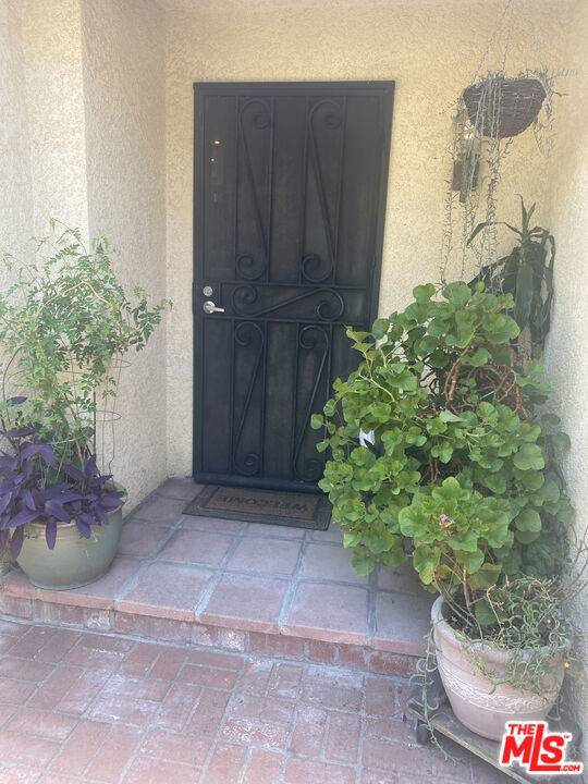 Tarzana, CA 91356,18417 Collins ST #A