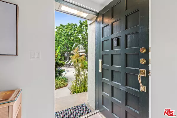 Marina Del Rey, CA 90292,13236 Fiji WAY #D