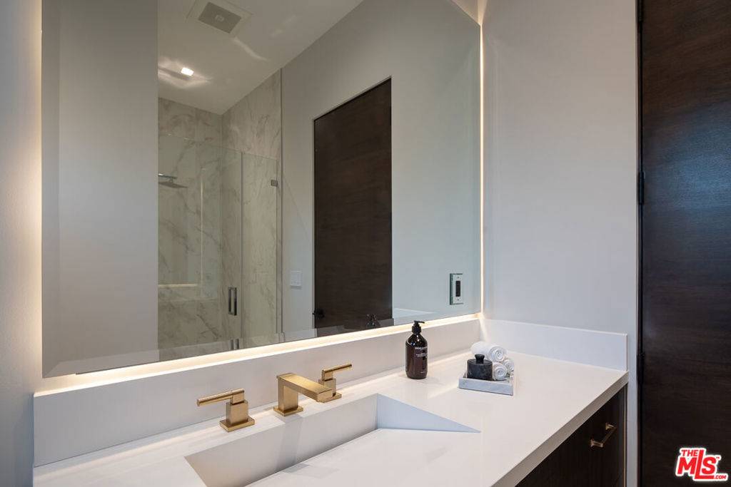 2371 Achilles DR, Los Angeles, CA 90046