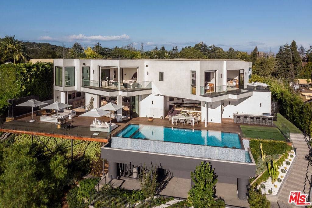 2371 Achilles DR, Los Angeles, CA 90046