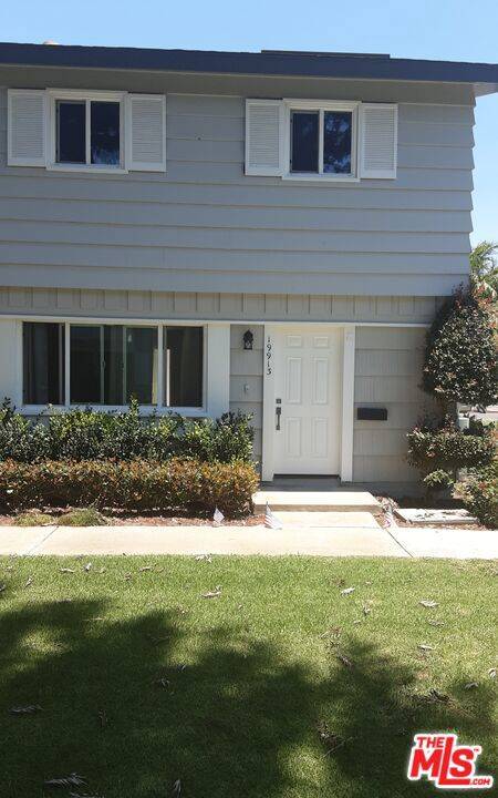 19913 Lures LN, Huntington Beach, CA 92646