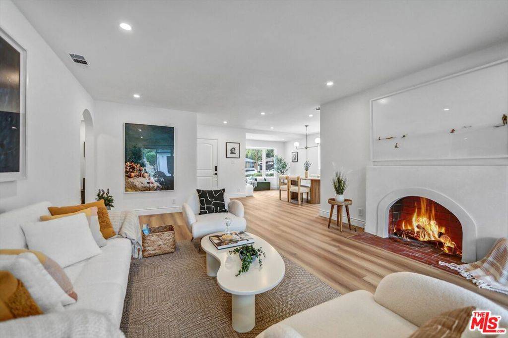 2385 Queensberry RD, Pasadena, CA 91104