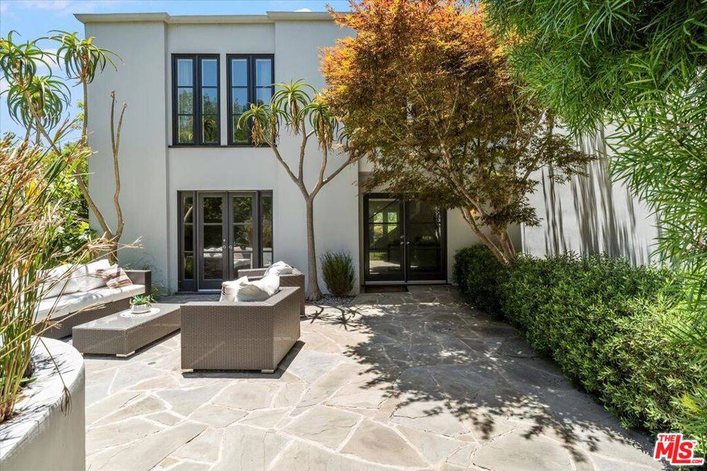 Los Angeles, CA 90046,3055 Nichols Canyon RD