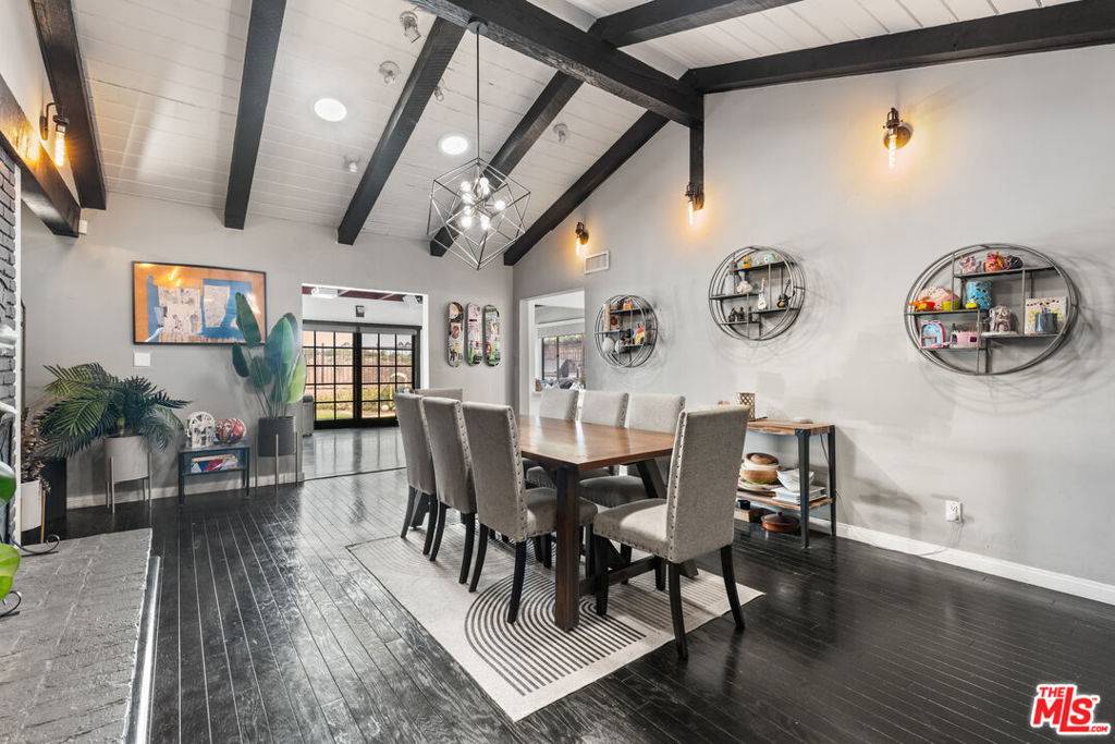 Los Angeles, CA 90008,4309 Don Carlos DR