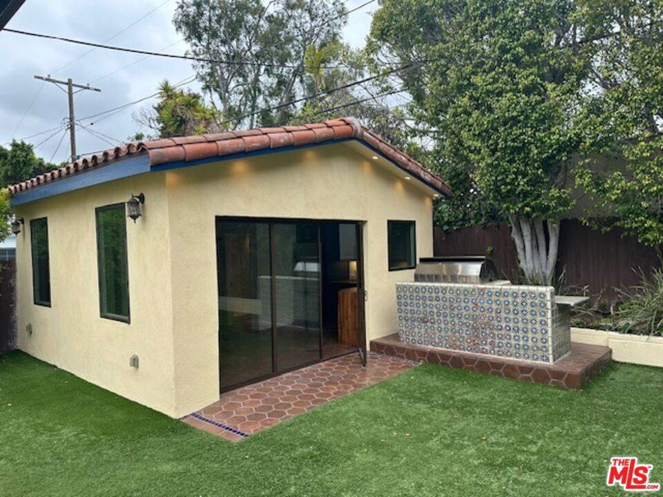10589 Holman Av, Los Angeles, CA 90024