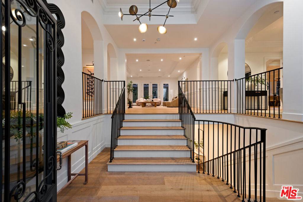 Sherman Oaks, CA 91423,3685 Benedict Canyon LN