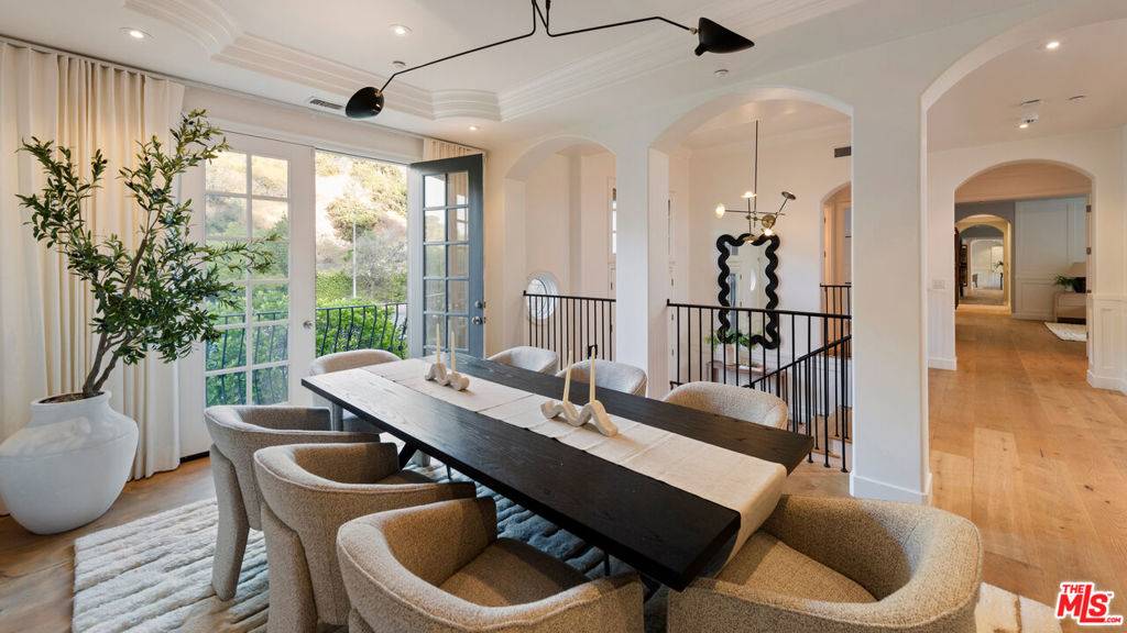 Sherman Oaks, CA 91423,3685 Benedict Canyon LN