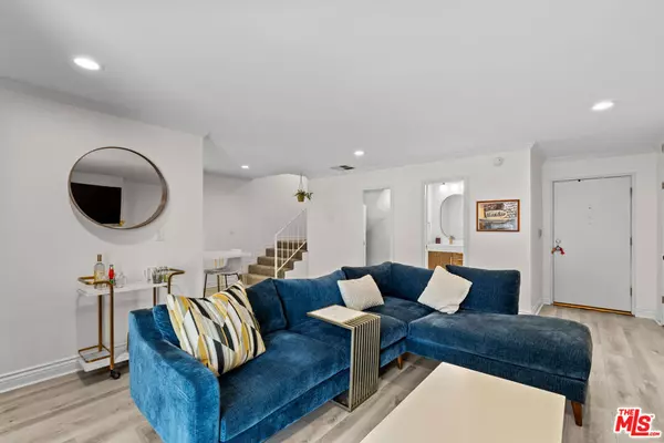 Sherman Oaks, CA 91423,4381 Ventura Canyon AVE #4