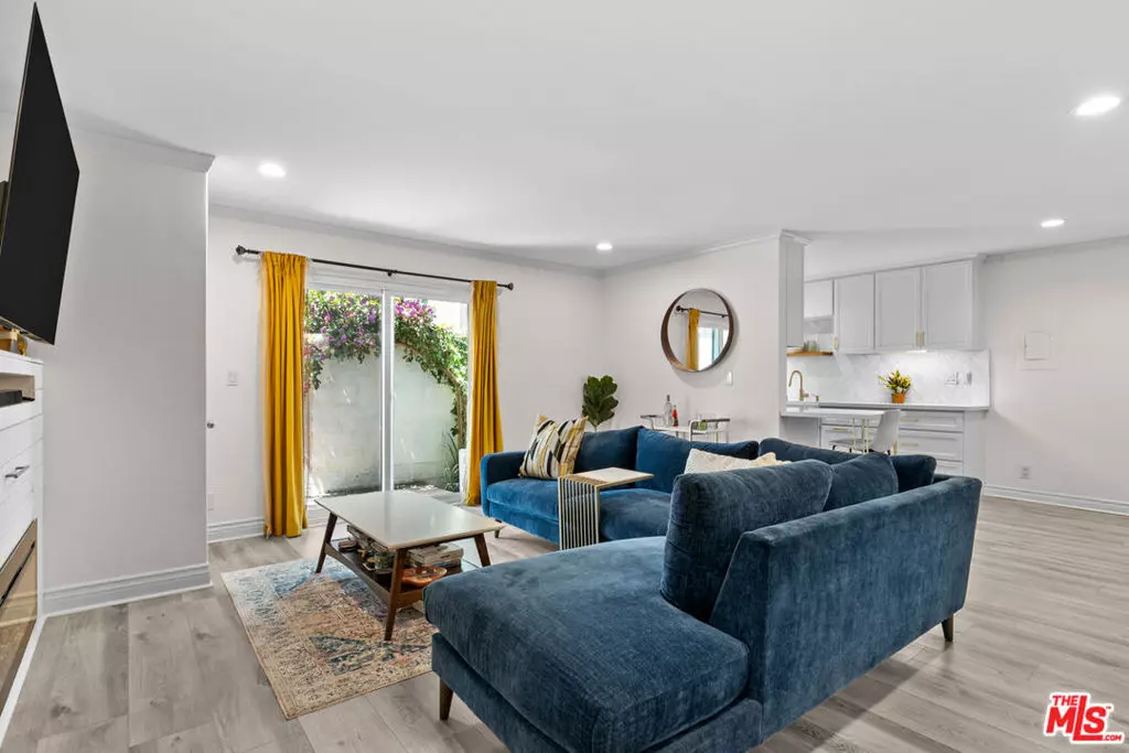 Sherman Oaks, CA 91423,4381 Ventura Canyon AVE #4