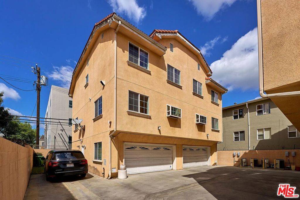 Los Angeles, CA 90005,821 S Gramercy PL #3