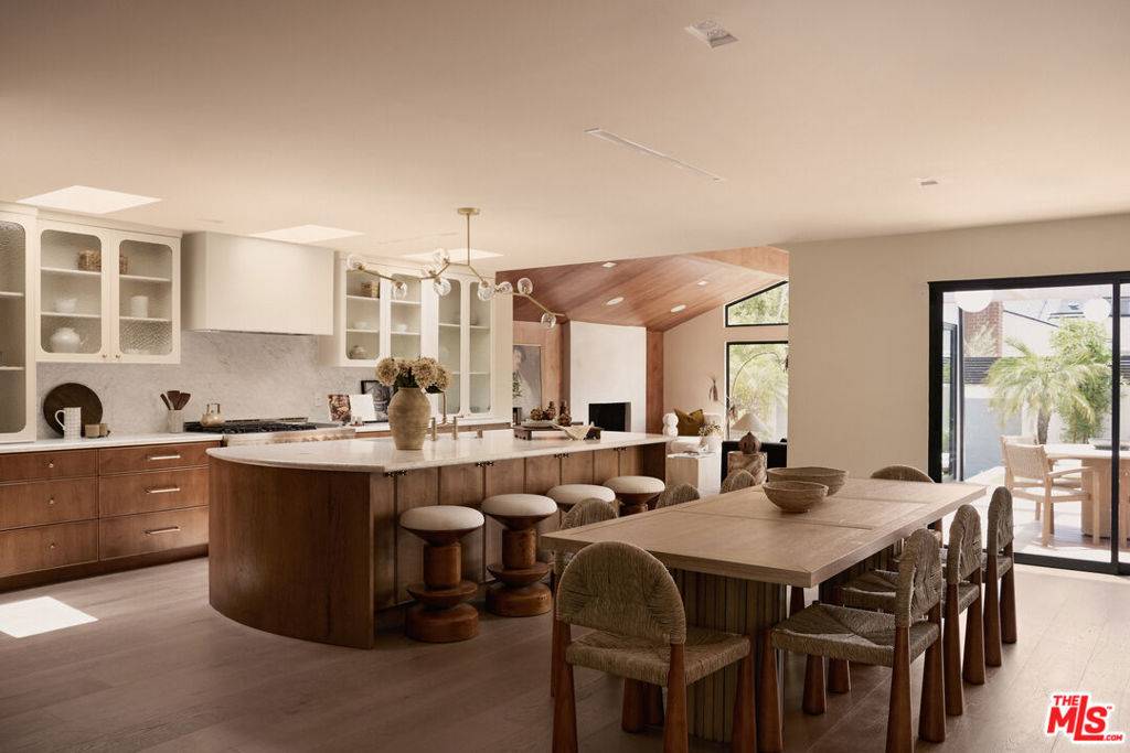 Studio City, CA 91604,12622 Sarah ST