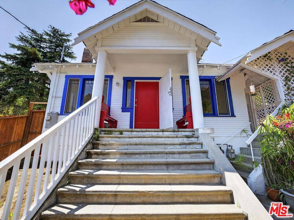 Los Angeles, CA 90068,2565 Glen Green ST
