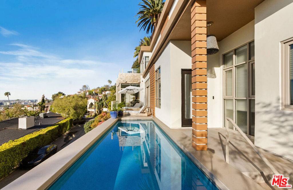 Los Angeles, CA 90069,8271 Woodshill TRL