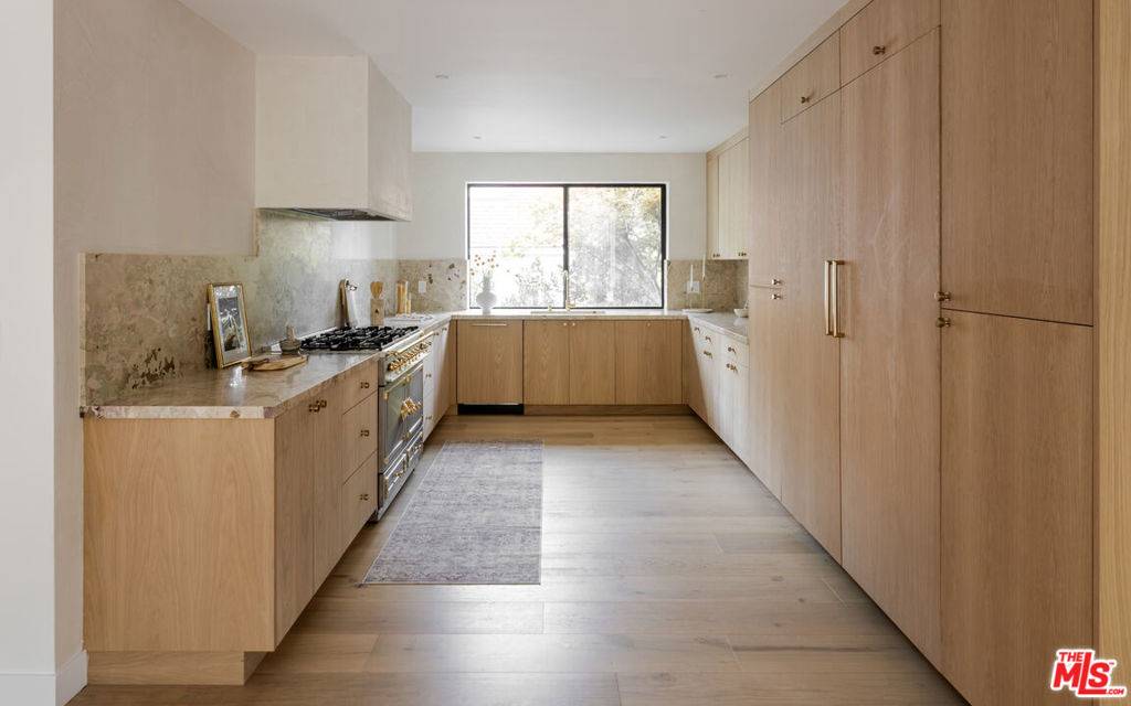 Los Angeles, CA 90046,2247 Chelan PL